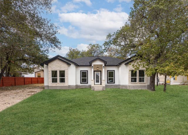 4-bedroom rental at 23031 Fawn Trail Dr in Elmendorf, TX — photo 1