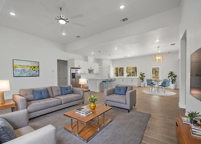 4-bedroom rental at 23031 Fawn Trail Dr in Elmendorf, TX — photo 3