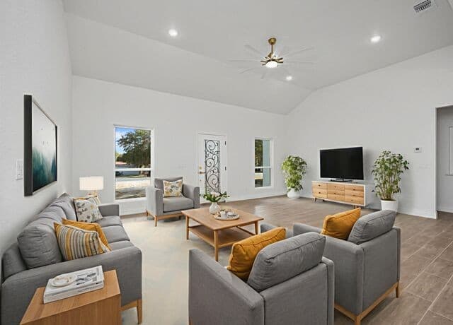 4-bedroom rental at 23031 Fawn Trail Dr in Elmendorf, TX — photo 5
