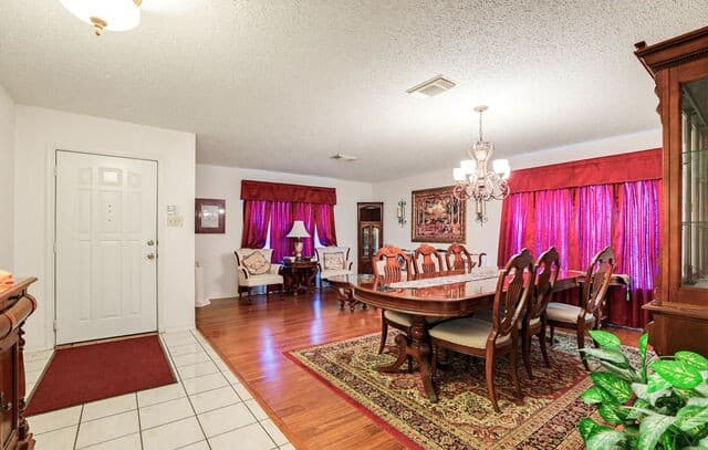 3-bedroom rental at 18327 Redriver Song in San Antonio, TX — photo 2