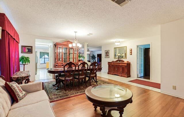 3-bedroom rental at 18327 Redriver Song in San Antonio, TX — photo 3