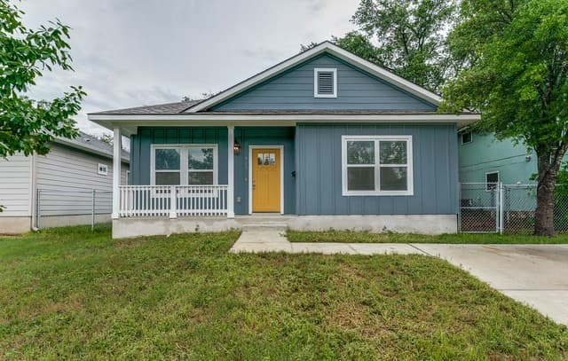 3-bedroom rental at 423 Channing Ave in San Antonio, TX — photo 1