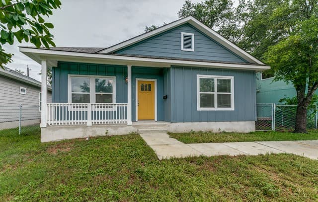 3-bedroom rental at 423 Channing Ave in San Antonio, TX — photo 2