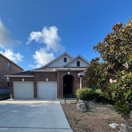 3-bedroom rental at 1122 Peacemaker in San Antonio, TX — photo 2