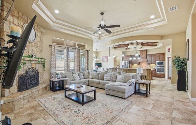 4-bedroom rental at 109 Bucks in La Vernia, TX — photo 5