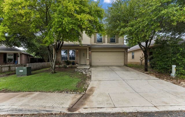 5-bedroom rental at 27011 Rustic Cabin in San Antonio, TX — photo 2