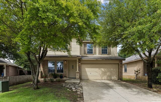 5-bedroom rental at 27011 Rustic Cabin in San Antonio, TX — photo 3