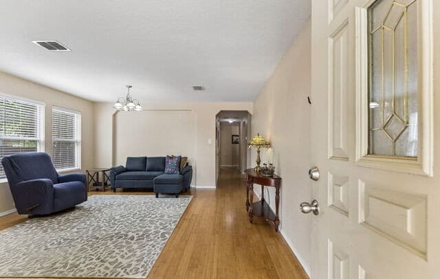 5-bedroom rental at 27011 Rustic Cabin in San Antonio, TX — photo 5