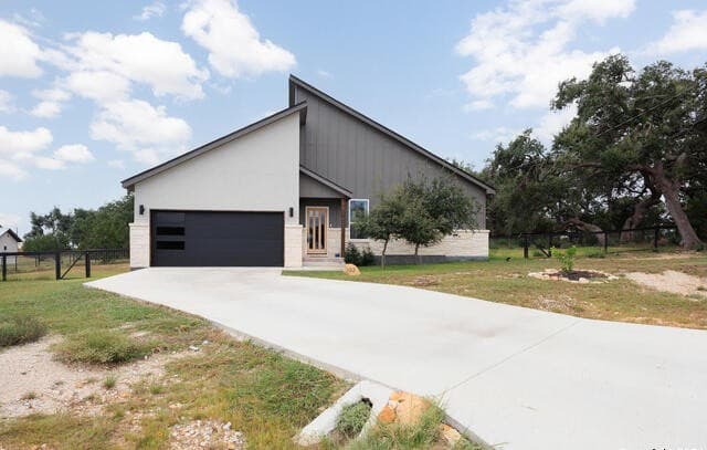 2-bedroom rental at 103 Hans Bell in Blanco, TX — photo 1
