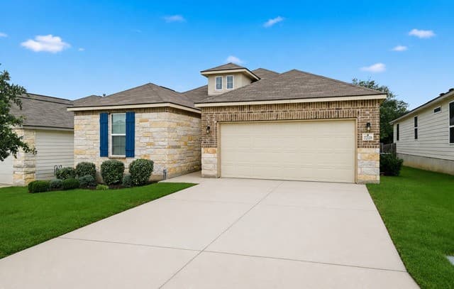 4-bedroom rental at 22119 Approach in San Antonio, TX — photo 2