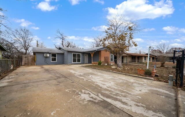 3-bedroom rental at 131 Westmont in San Antonio, TX — photo 2