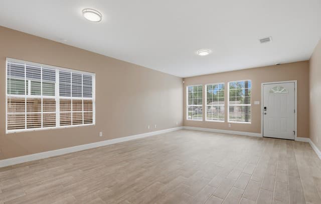 4-bedroom rental at 167 Hopi Street in San Antonio, TX — photo 2