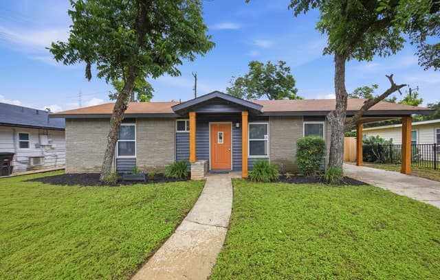 3-bedroom rental at 634 Pinewood in San Antonio, TX — photo 1