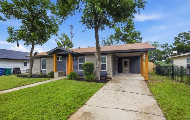 3-bedroom rental at 634 Pinewood in San Antonio, TX — photo 2