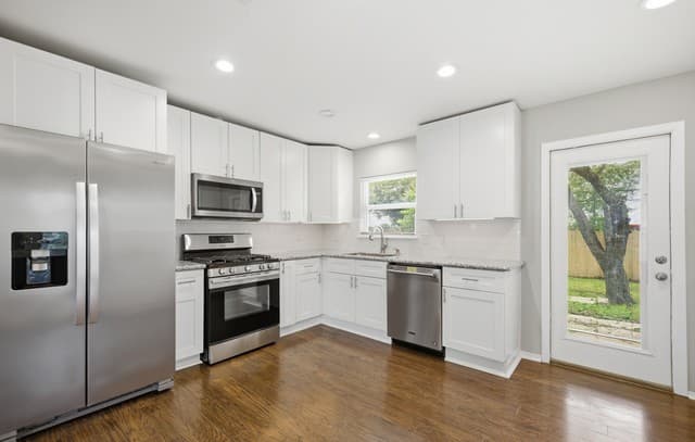 3-bedroom rental at 634 Pinewood in San Antonio, TX — photo 5
