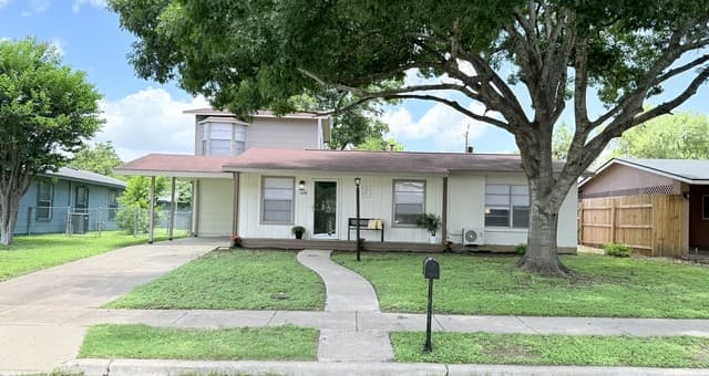 3-bedroom rental at 1439 Peterson Ave in San Antonio, TX — photo 1