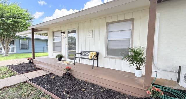 3-bedroom rental at 1439 Peterson Ave in San Antonio, TX — photo 3