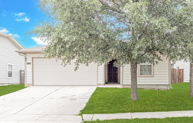 3-bedroom rental at 7319 Galileo Line in San Antonio, TX — photo 2