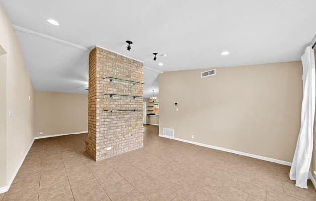 3-bedroom rental at 13826 Norland St in San Antonio, TX — photo 5