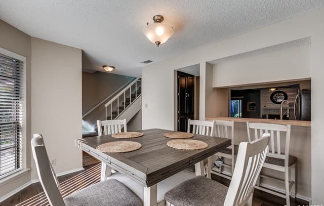 2-bedroom rental at 138 Caleta Bch in San Antonio, TX — photo 4