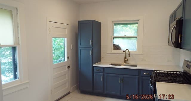 1-bedroom rental at 940 W Mulberry Unit UPSTAIRS, REAR, # 3 in San Antonio, TX — photo 5