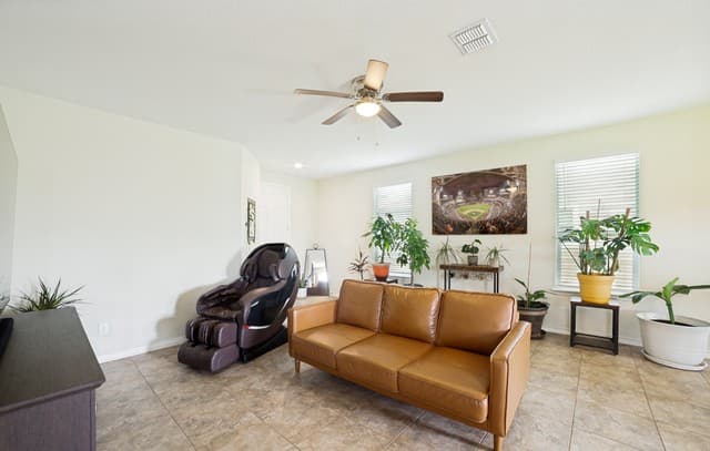 3-bedroom rental at 2414 Cotton Forrest in San Antonio, TX — photo 5
