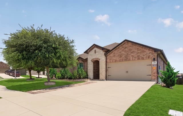 5-bedroom rental at 208 White Rock in Cibolo, TX — photo 1