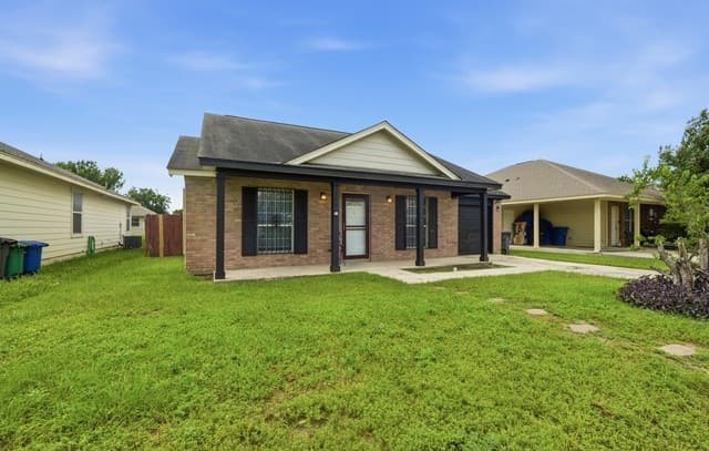 3-bedroom rental at 306 Susanwood Dr in San Antonio, TX — photo 2