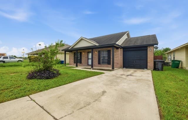 3-bedroom rental at 306 Susanwood Dr in San Antonio, TX — photo 3
