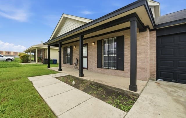 3-bedroom rental at 306 Susanwood Dr in San Antonio, TX — photo 4