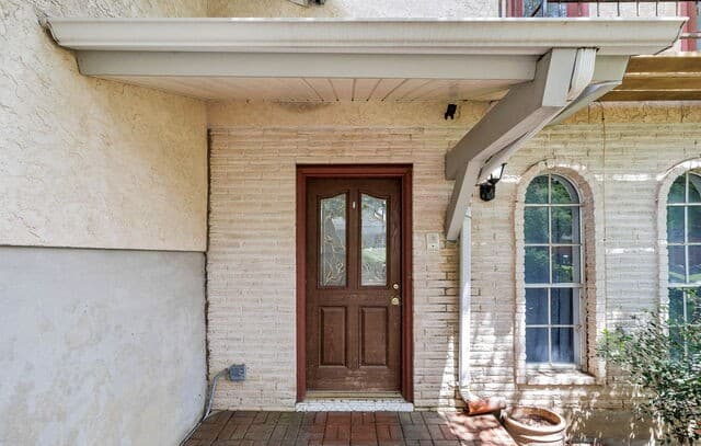 4-bedroom rental at 1903 Deer in San Antonio, TX — photo 4