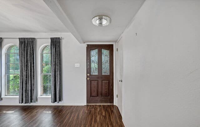 4-bedroom rental at 1903 Deer in San Antonio, TX — photo 5