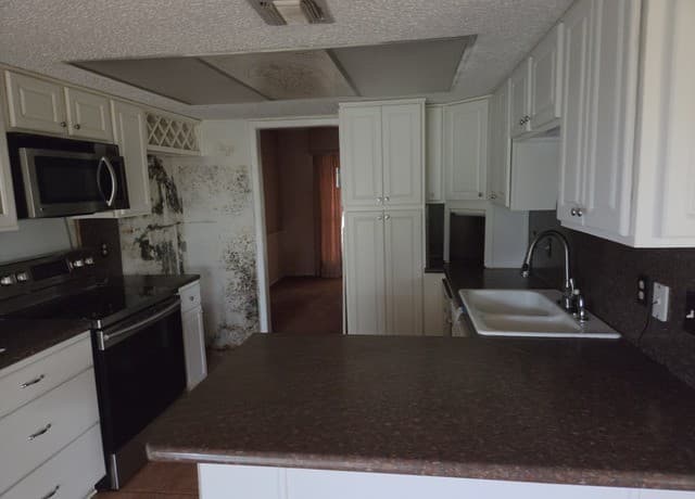 3-bedroom rental at 9622 Chelmsford Dr in San Antonio, TX — photo 5