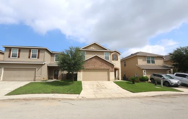 3-bedroom rental at 449 Auburn Park in Selma, TX — photo 2
