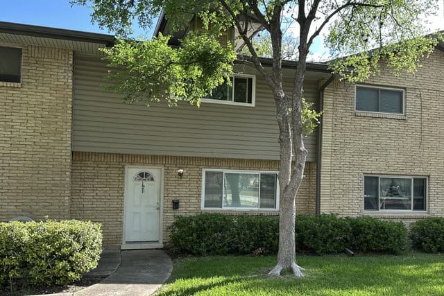 2-bedroom rental at 121 W Silver Sands Dr Unit 121 in San Antonio, TX — photo 1