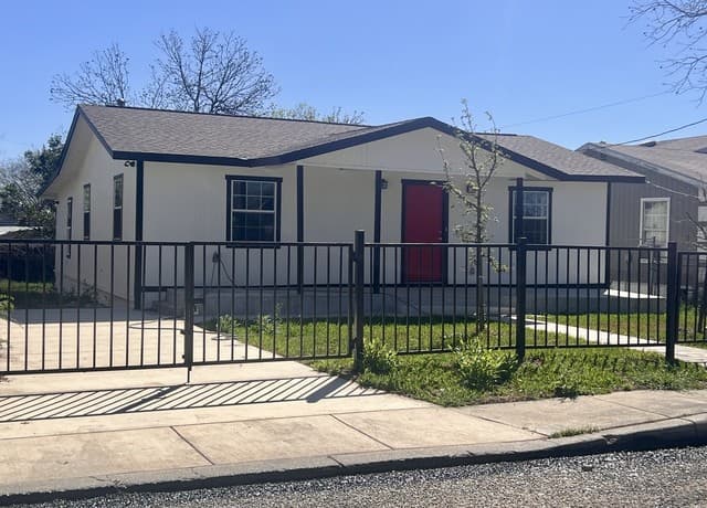 4-bedroom rental at 38 Carlota in San Antonio, TX — photo 4