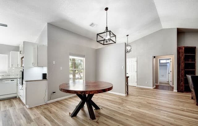 4-bedroom rental at 1265 Bob White Dr in Spring Branch, TX — photo 5