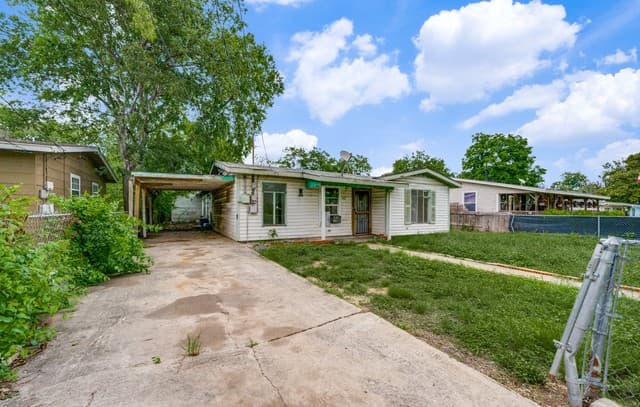 4-bedroom rental at 853 Holmgreen Rd in San Antonio, TX — photo 2