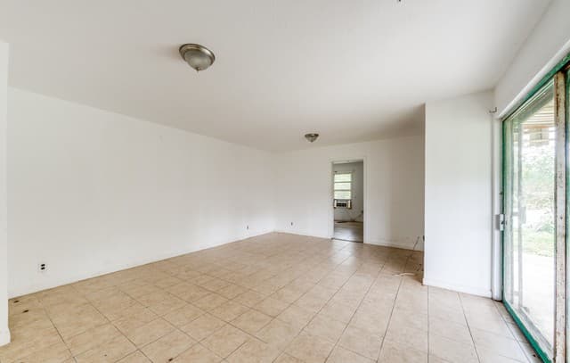 4-bedroom rental at 853 Holmgreen Rd in San Antonio, TX — photo 3