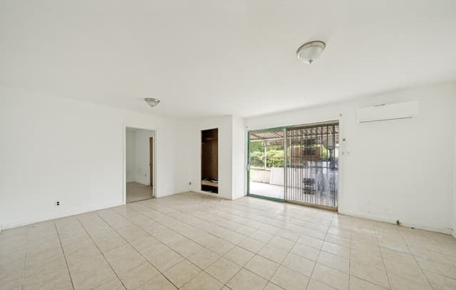 4-bedroom rental at 853 Holmgreen Rd in San Antonio, TX — photo 4