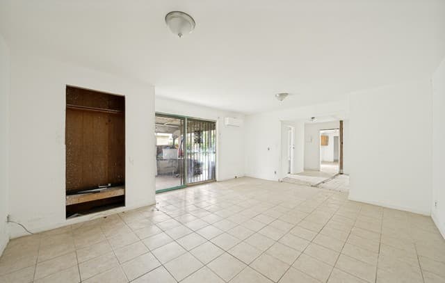4-bedroom rental at 853 Holmgreen Rd in San Antonio, TX — photo 5