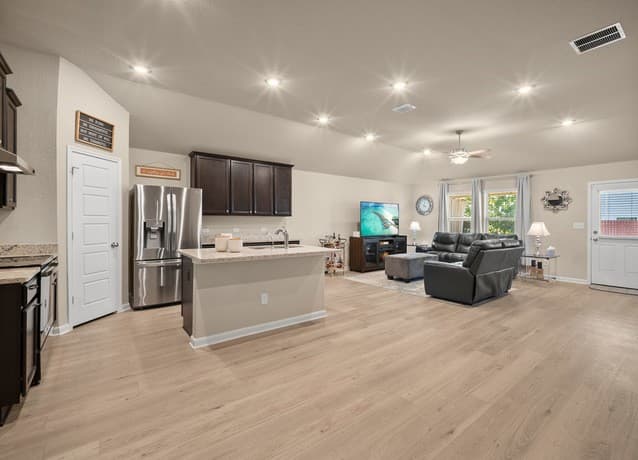 4-bedroom rental at 4311 Southton Woods in San Antonio, TX — photo 2