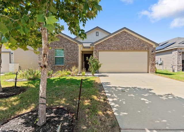4-bedroom rental at 4311 Southton Woods in San Antonio, TX — photo 3