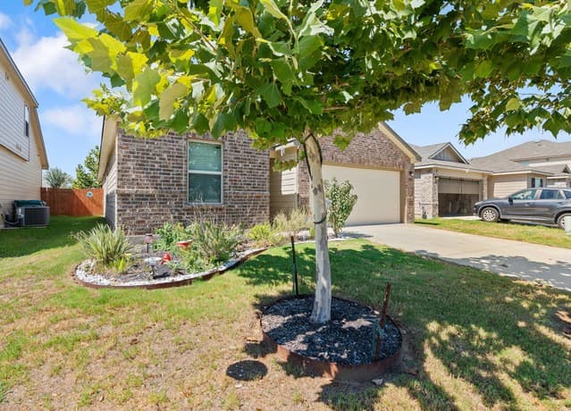 4-bedroom rental at 4311 Southton Woods in San Antonio, TX — photo 4