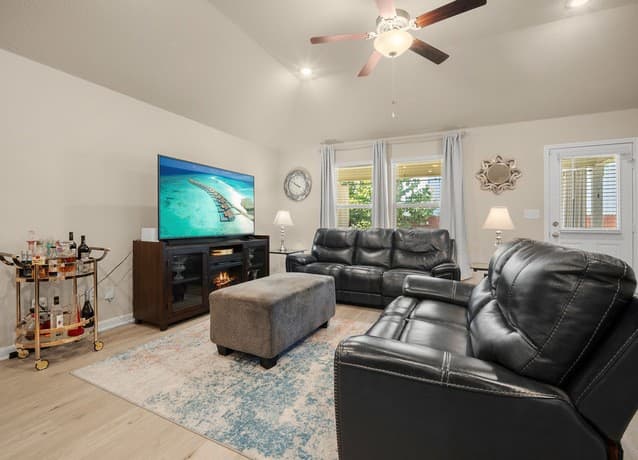 4-bedroom rental at 4311 Southton Woods in San Antonio, TX — photo 5