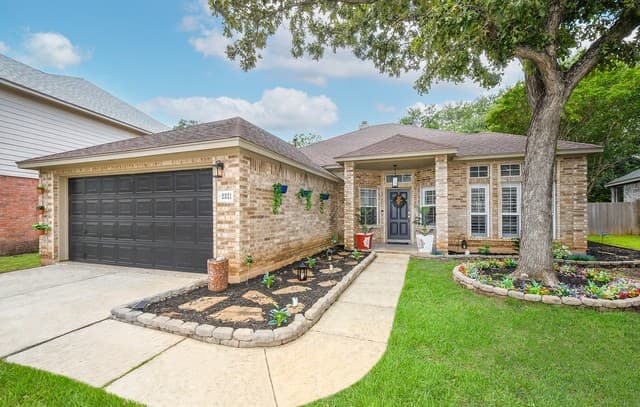 3-bedroom rental at 2331 Preakness Ln in San Antonio, TX — photo 1