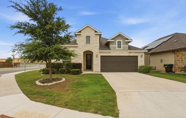 3-bedroom rental at 12702 Emmitt Pass in San Antonio, TX — photo 2