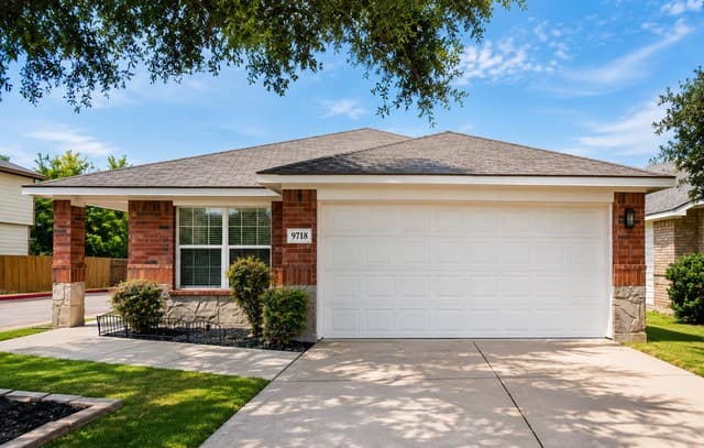 3-bedroom rental at 9718 Sun Ml in San Antonio, TX — photo 1