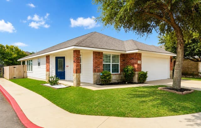 3-bedroom rental at 9718 Sun Ml in San Antonio, TX — photo 2
