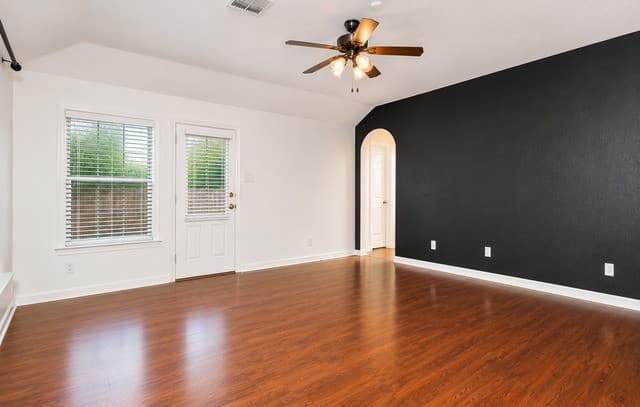 3-bedroom rental at 9718 Sun Ml in San Antonio, TX — photo 3